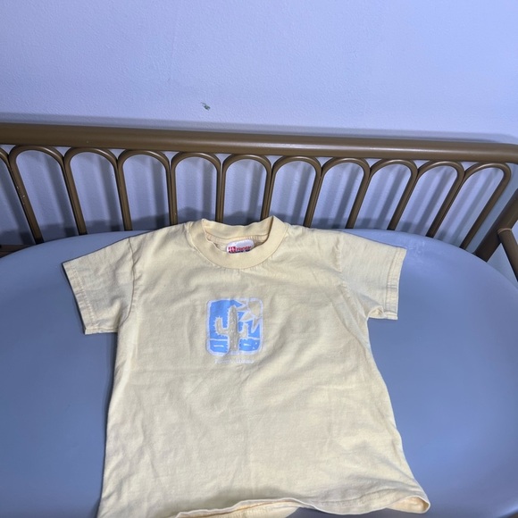 Vintage 100% cotton made in the USA 90s single stitch Yellow Graphic T-Shirt - Picture 1 of 4